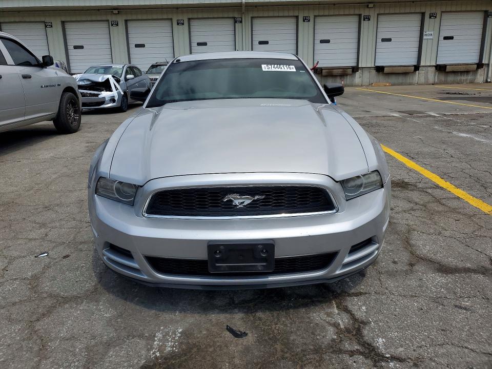 57446116 :رقم المزاد ، 1ZVBP8AM3D5220873 vin ، 2013 Ford Mustang مزاد بيع
