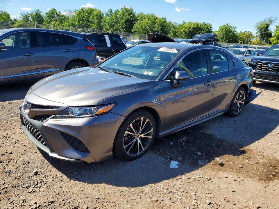 57590046 :رقم المزاد ، 4T1G11AK8LU968535 vin ، 2020 Toyota Camry مزاد بيع