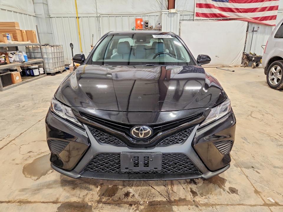 58006326 :رقم المزاد ، 4T1B11HK2KU172863 vin ، 2019 Toyota Camry مزاد بيع