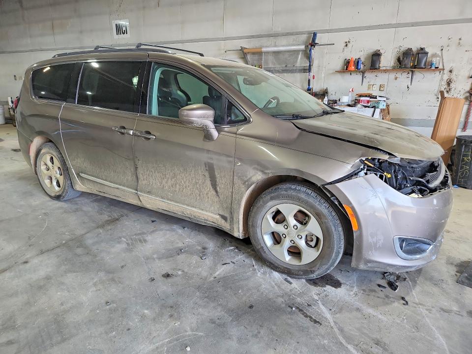 Продаж на аукціоні авто 2017 Chrysler Pacifica, vin: 2C4RC1EG8HR570873, номер лоту: 55209186
