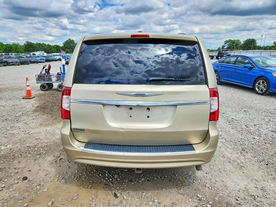 56677496 :رقم المزاد ، 2A4RR5DG4BR638742 vin ، 2011 Chrysler Town & Country مزاد بيع