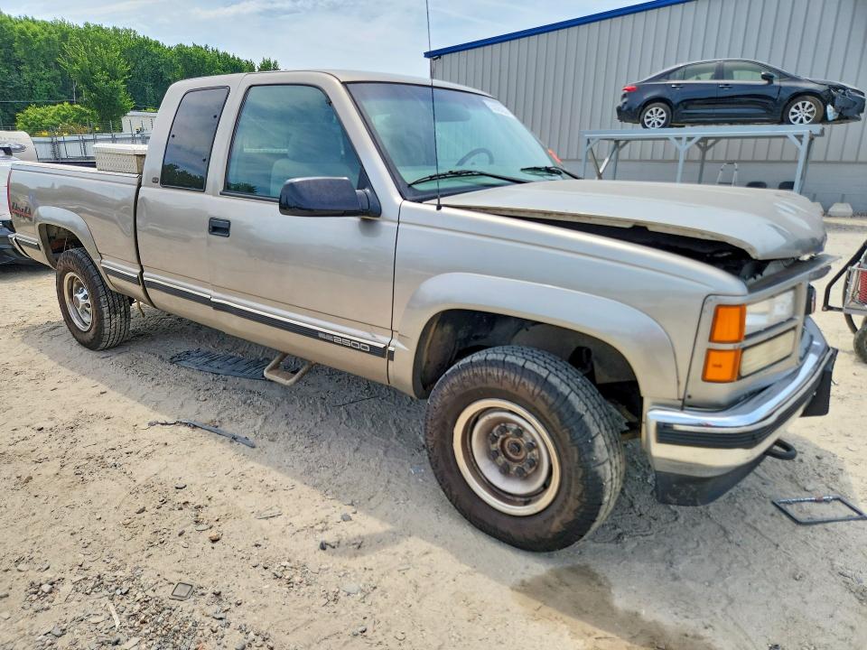 55929236 :رقم المزاد ، 1GTGK29R8XF059228 vin ، 1999 Gmc Sierra مزاد بيع