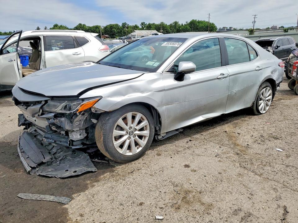 56506076 :رقم المزاد ، 4T1B11HK9JU110973 vin ، 2018 Toyota Camry مزاد بيع