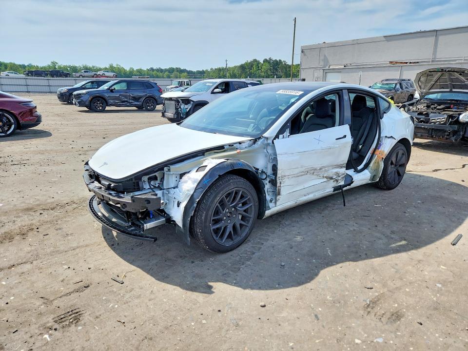 58835916 :رقم المزاد ، 5YJ3E1EB3SF069963 vin ، 2025 Tesla Model 3 مزاد بيع