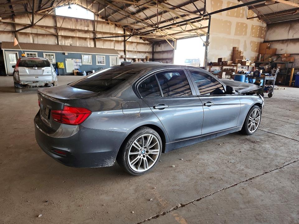 56171126 :رقم المزاد ، WBA8E1G53GNU10023 vin ، 2016 Bmw 320 مزاد بيع