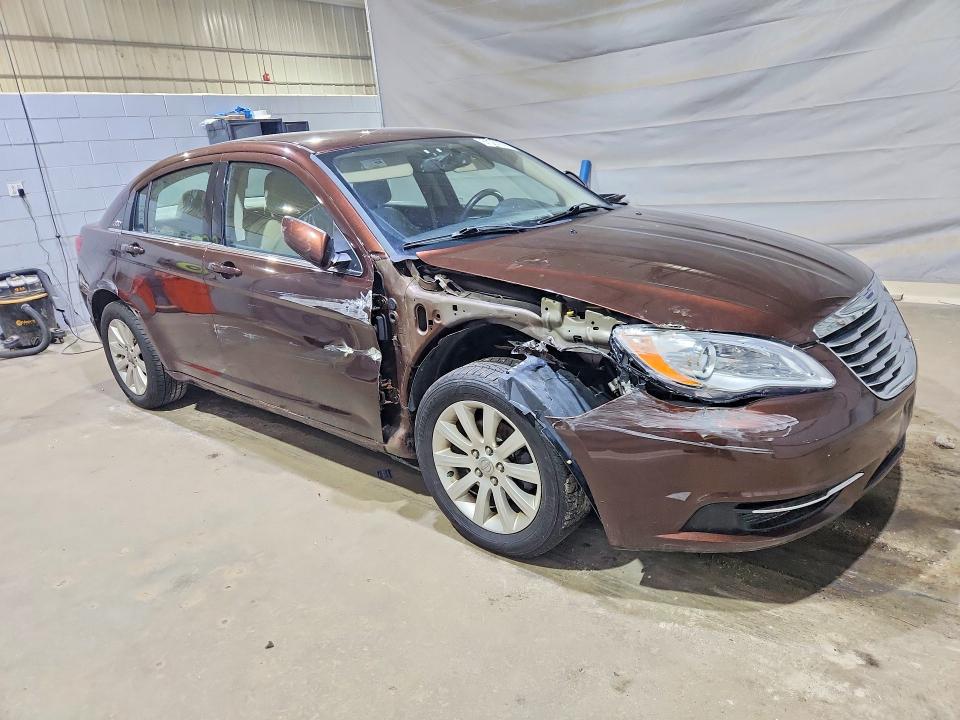 57331976 :رقم المزاد ، 1C3CCBBBXDN665645 vin ، 2013 Chrysler 200 مزاد بيع