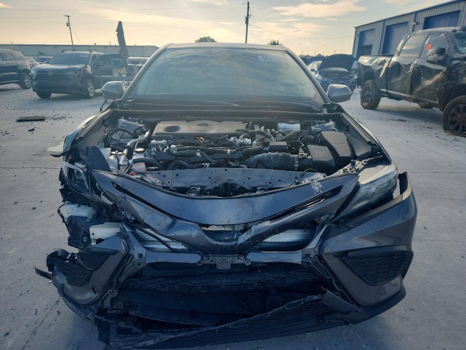 55773786 :رقم المزاد ، 4T1G31AK7MU548924 vin ، 2021 Toyota Camry مزاد بيع
