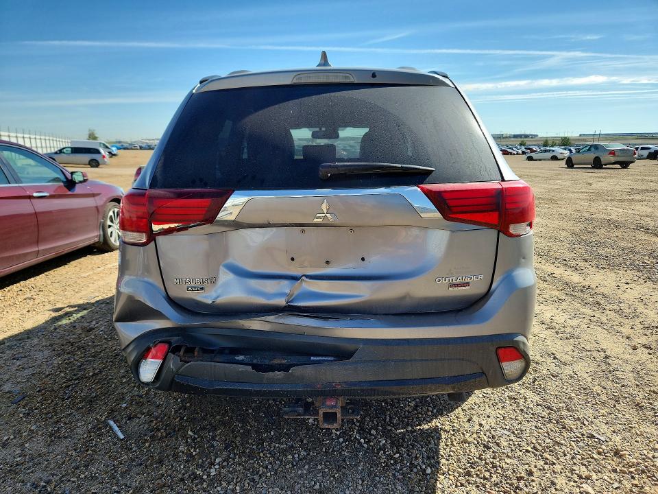 56688886 :رقم المزاد ، JA4JZ3AX1JZ605417 vin ، 2018 Mitsubishi Outlander مزاد بيع