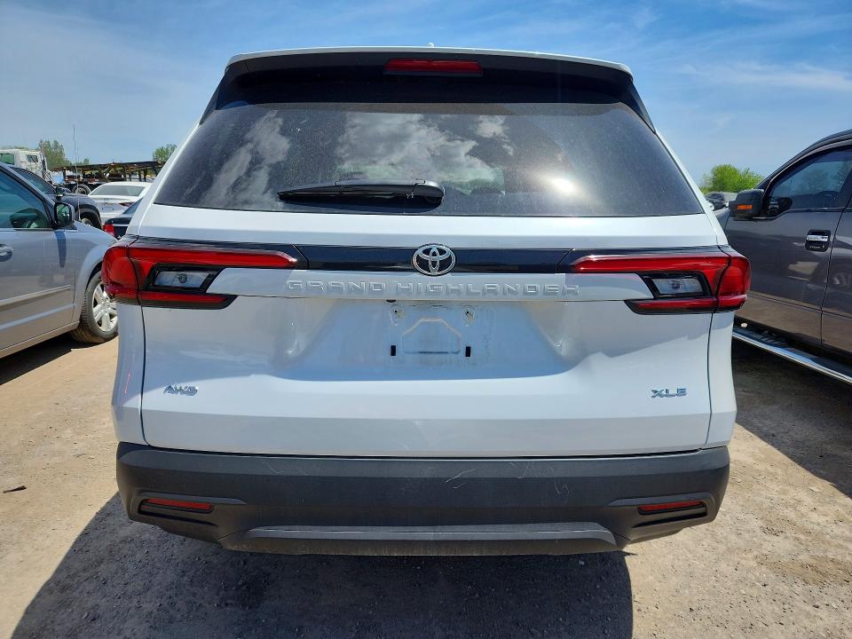 2026 Toyota Grand Highlander მანქანა იყიდება აუქციონზე, vin: 5TDAAAB54TS122751, აუქციონის ნომერი: 54656476