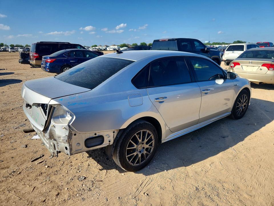 2018 Volkswagen Passat მანქანა იყიდება აუქციონზე, vin: 1VWAA7A37JC015160, აუქციონის ნომერი: 57942626