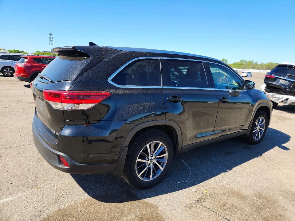 Продажа на аукционе авто 2019 Toyota Highlander, vin: 5TDJZRFHXKS566632, номер лота: 55926896