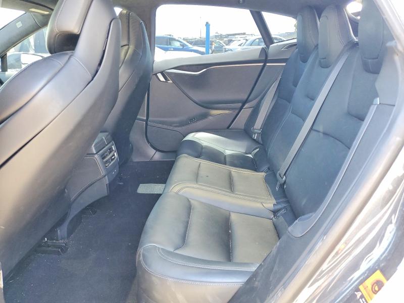 57510846 :رقم المزاد ، 5YJSA1E22JF265270 vin ، 2018 Tesla Model S مزاد بيع