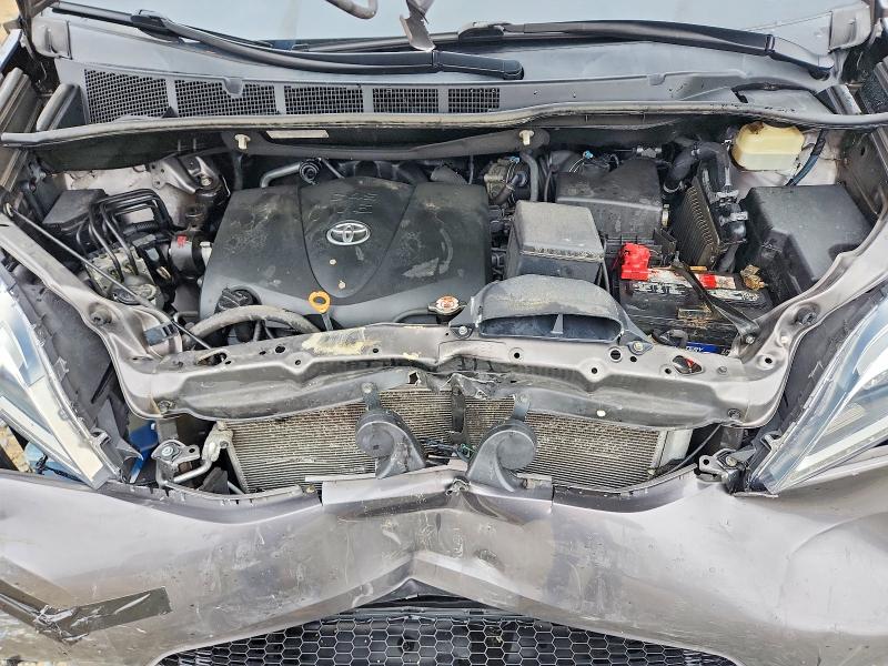 58659456 :رقم المزاد ، 5TDDZ3DC6HS156601 vin ، 2017 Toyota Sienna مزاد بيع