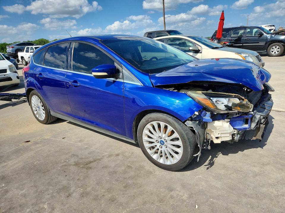 56545186 :رقم المزاد ، 1FAHP3N25CL267234 vin ، 2012 Ford Focus مزاد بيع