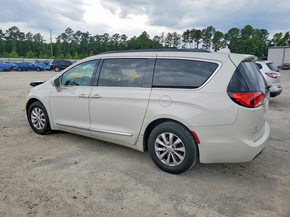 57682486 :رقم المزاد ، 2C4RC1BGXHR613792 vin ، 2017 Chrysler Pacifica مزاد بيع