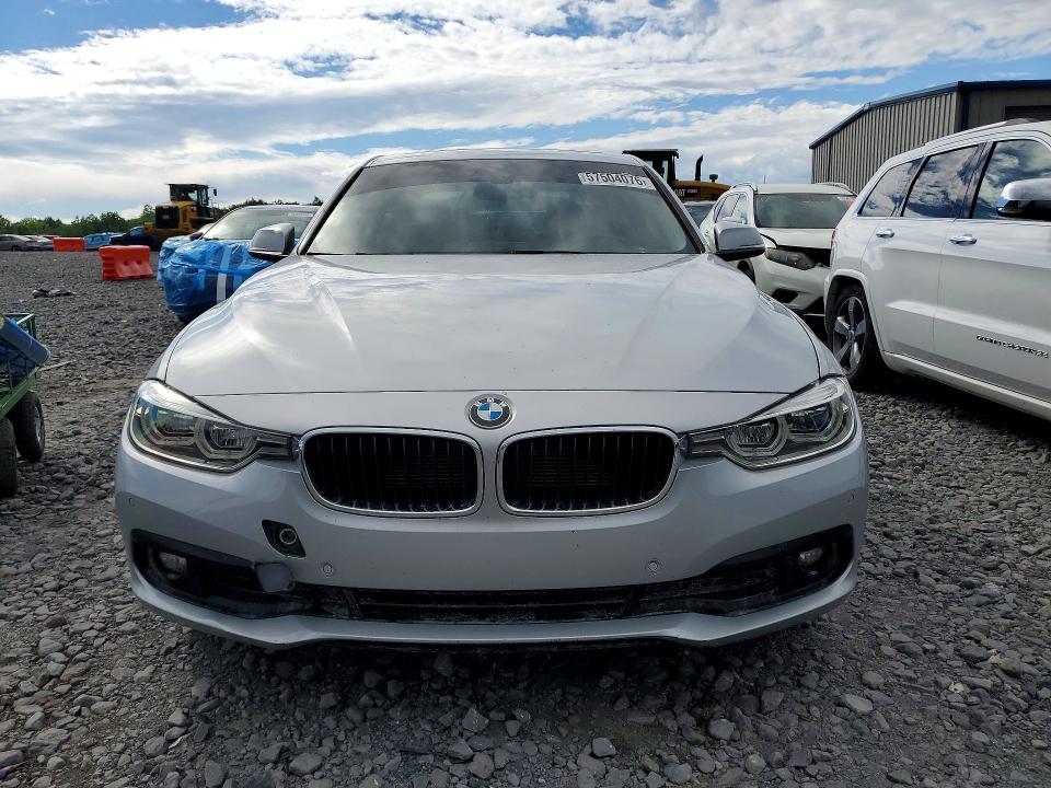 57504076 :رقم المزاد ، WBA8A3C53JA489382 vin ، 2018 Bmw 320 مزاد بيع