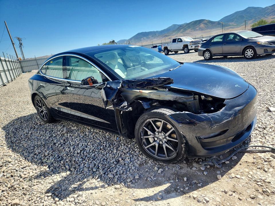 57248126 :رقم المزاد ، 5YJ3E1EB8JF085428 vin ، 2018 Tesla Model 3 مزاد بيع