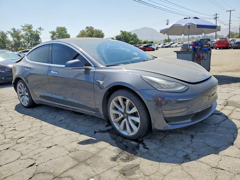 Продажа на аукционе авто 2018 Tesla Model 3, vin: 5YJ3E1EA5JF017725, номер лота: 57277526