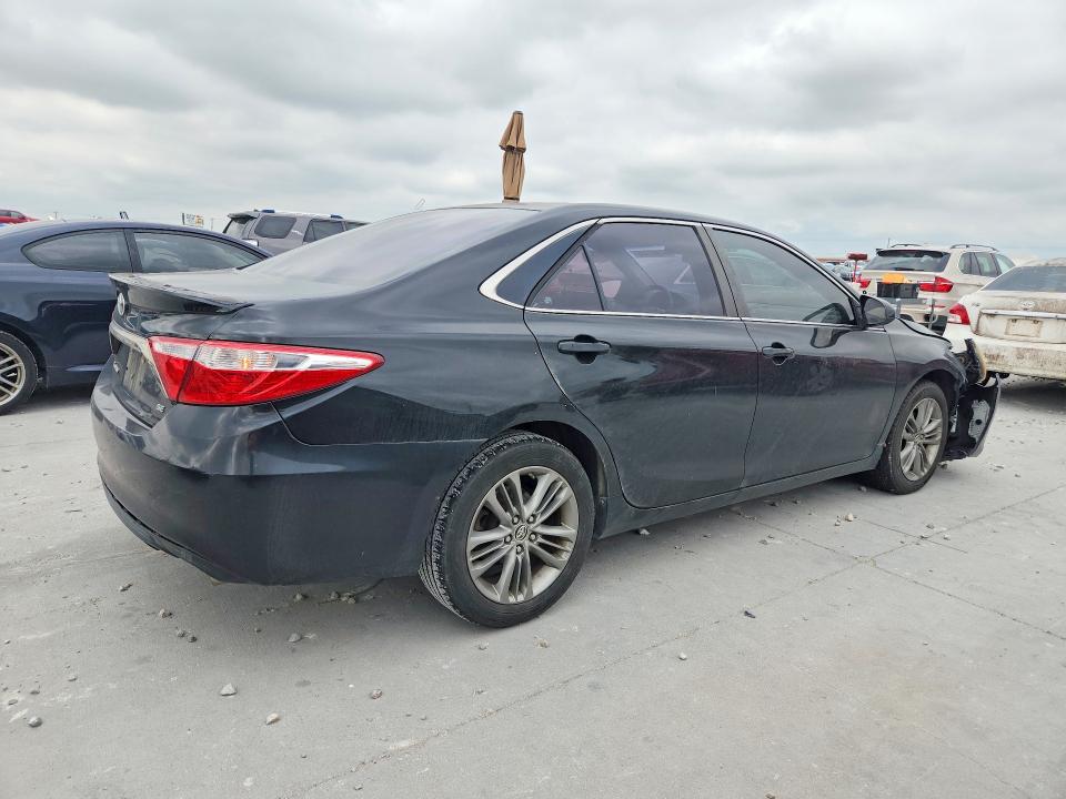 56847156 :رقم المزاد ، 4T1BF1FKXFU108323 vin ، 2015 Toyota Camry مزاد بيع