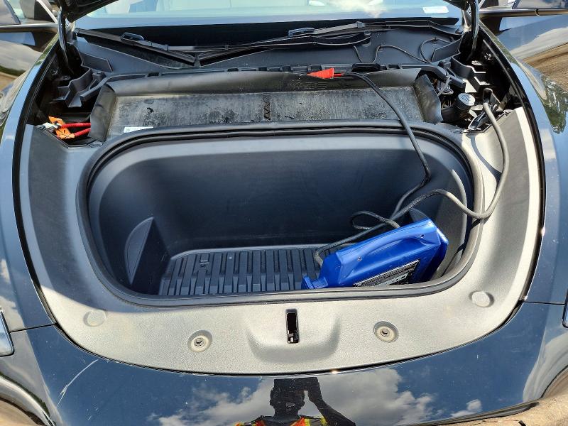 2024 Tesla Model Y მანქანა იყიდება აუქციონზე, vin: 7SAYGDEDXRF103672, აუქციონის ნომერი: 57854956