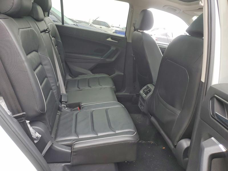 57331156 :رقم المزاد ، 3VV5B7AX5JM090881 vin ، 2018 Volkswagen Tiguan مزاد بيع