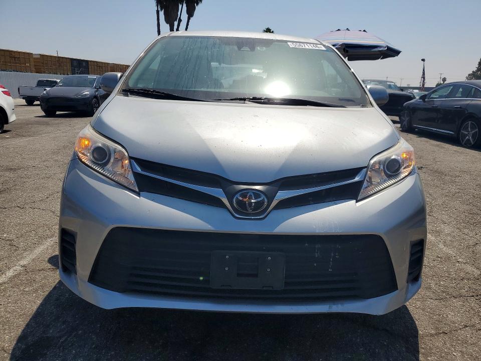 55671146 :رقم المزاد ، 5TDKZ3DC5KS993841 vin ، 2019 Toyota Sienna مزاد بيع