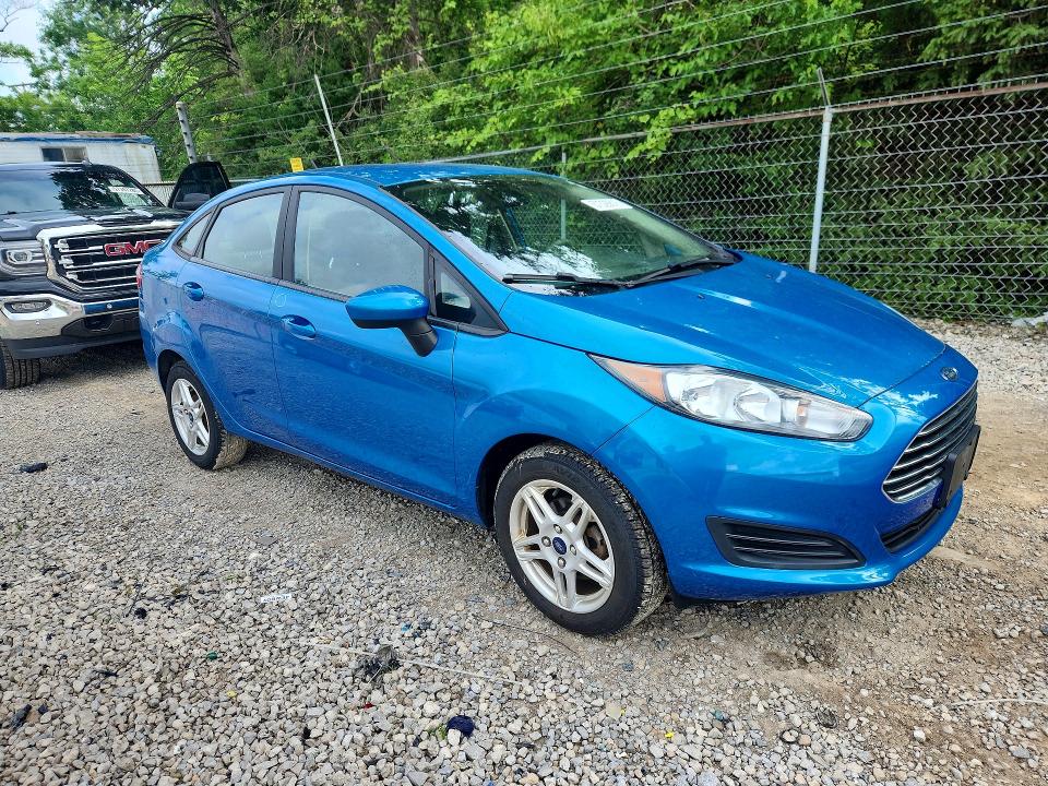 57329816 :رقم المزاد ، 3FADP4BJ2HM117071 vin ، 2017 Ford Fiesta مزاد بيع