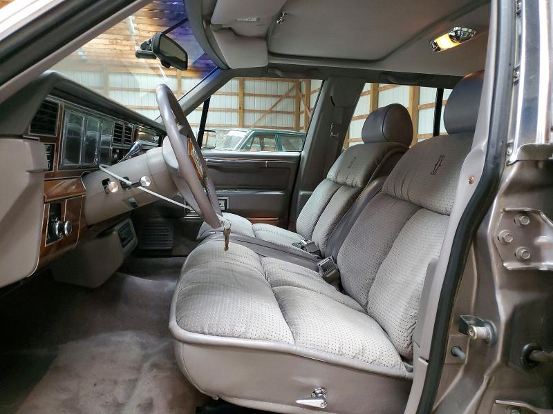 1989 Lincoln Town Car მანქანა იყიდება აუქციონზე, vin: 1LNBM83F7KY627418, აუქციონის ნომერი: 58334436