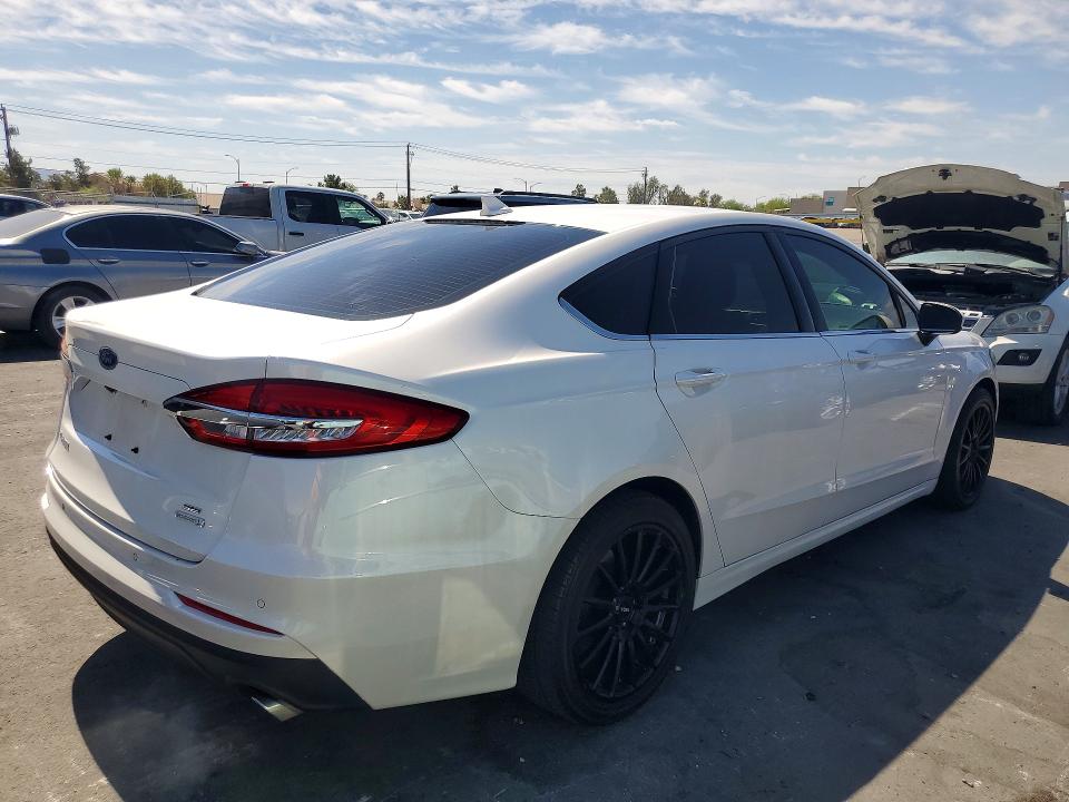 57371496 :رقم المزاد ، 3FA6P0HD8KR135362 vin ، 2019 Ford Fusion مزاد بيع