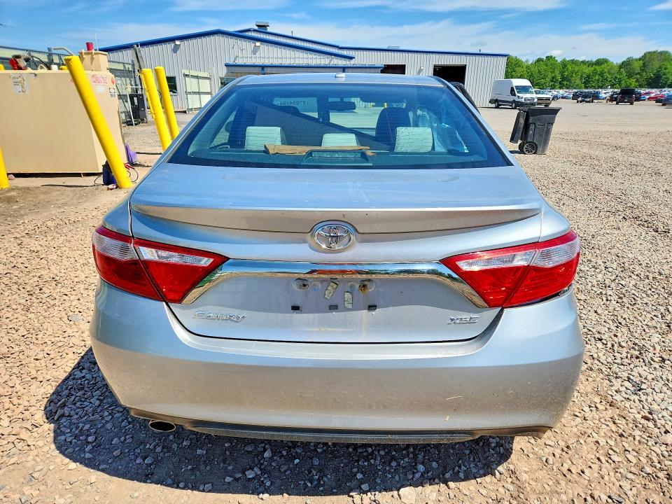 57034786 :رقم المزاد ، 4T1BK1FK5HU580282 vin ، 2017 Toyota Camry مزاد بيع