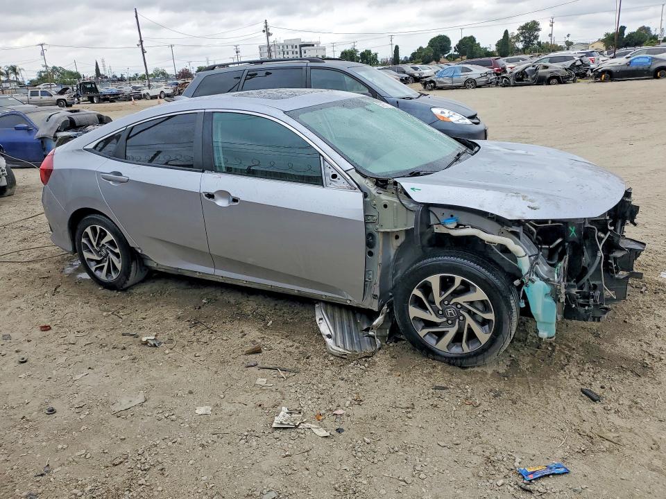 57957336 :رقم المزاد ، 2HGFC2F7XJH577893 vin ، 2018 Honda Civic مزاد بيع