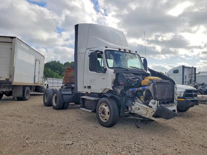 64266766 :رقم المزاد ، 4V4WC9DH5LN258340 vin ، 2020 Volvo Vnr مزاد بيع