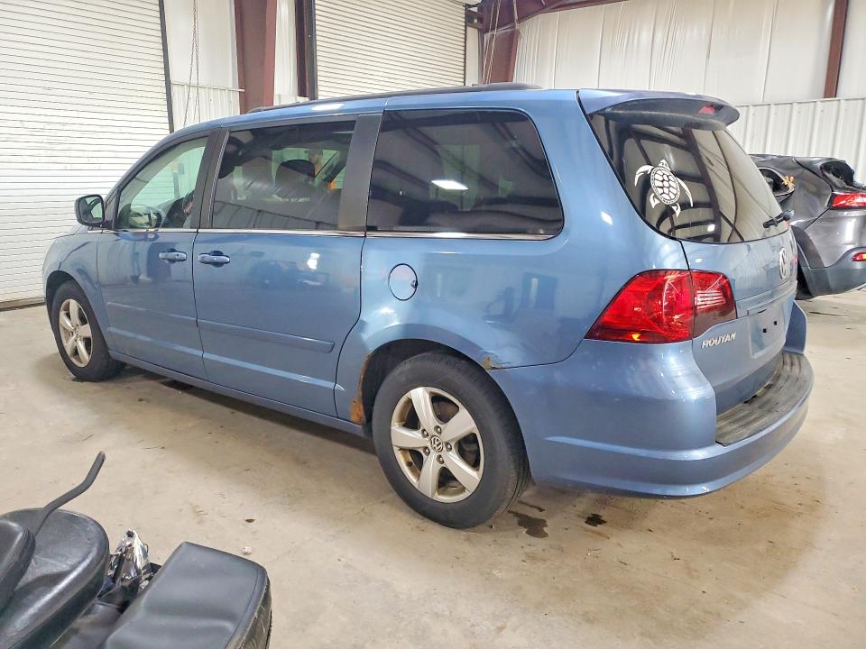 56837706 :رقم المزاد ، 2V4RW3DG2BR738797 vin ، 2011 Volkswagen Routan مزاد بيع