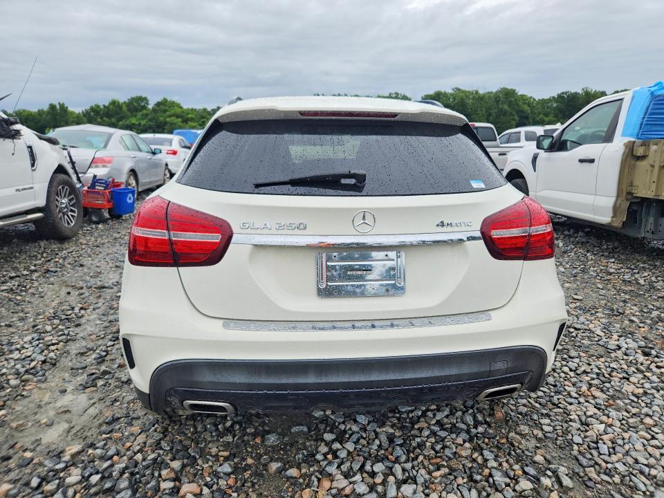 57128956 :رقم المزاد ، WDCTG4GBXJJ381062 vin ، 2018 Mercedes-benz Gla مزاد بيع
