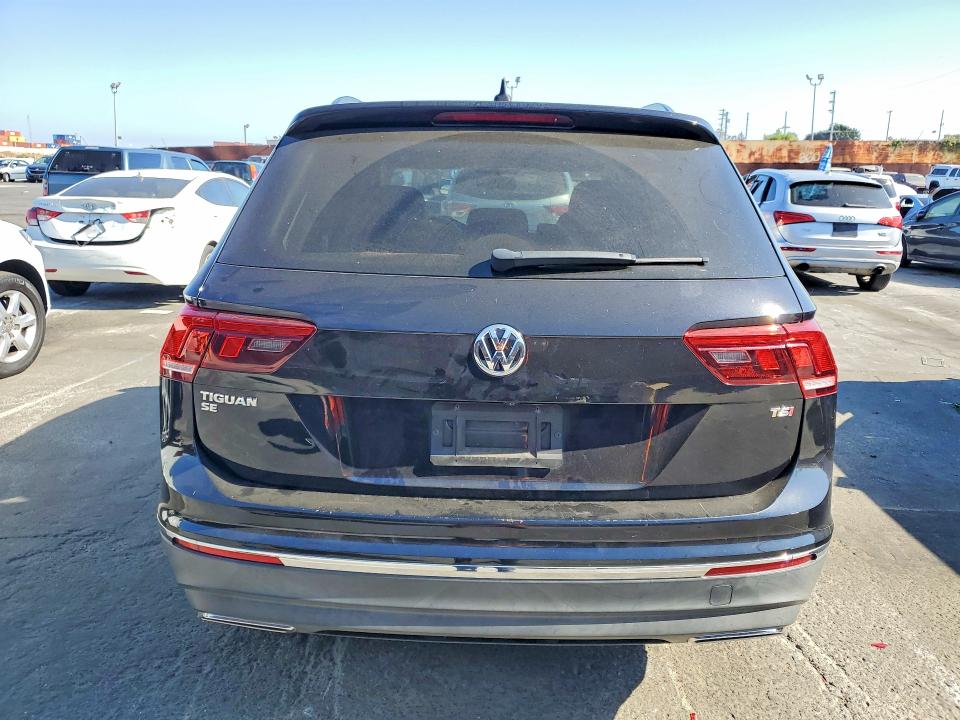 58832596 :رقم المزاد ، 3VV3B7AX9JM214416 vin ، 2018 Volkswagen Tiguan مزاد بيع