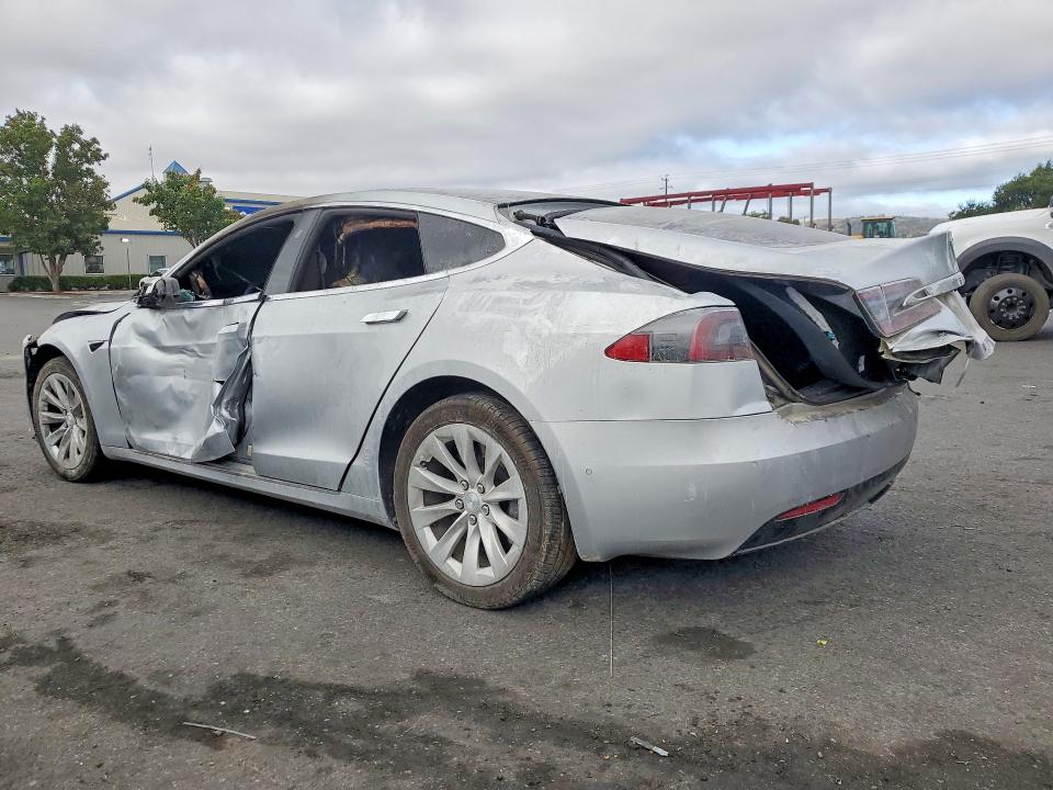 2018 Tesla Model S მანქანა იყიდება აუქციონზე, vin: 5YJSA1E23JF256805, აუქციონის ნომერი: 58753846