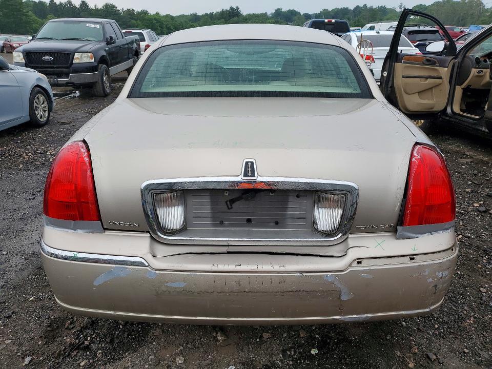 2003 Lincoln Town Car მანქანა იყიდება აუქციონზე, vin: 1LNHM81W73Y613596, აუქციონის ნომერი: 57910686