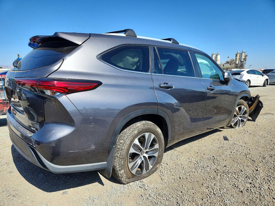 55811386 :رقم المزاد ، 5TDKDRAH4PS526807 vin ، 2023 Toyota Highlander مزاد بيع