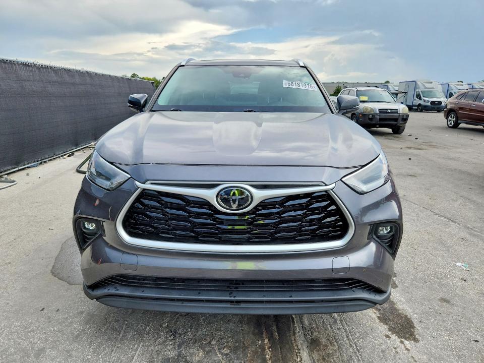 58181916 :رقم المزاد ، 5TDGZRBH2MS547964 vin ، 2021 Toyota Highlander مزاد بيع