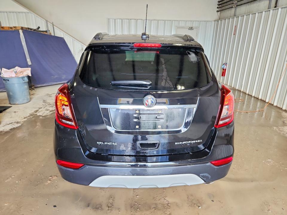 57217496 :رقم المزاد ، KL4CJASB8JB656056 vin ، 2018 Buick Encore مزاد بيع