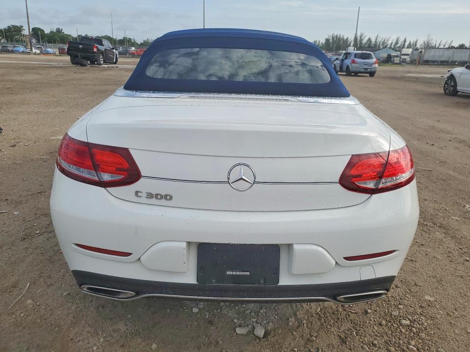 55740686 :رقم المزاد ، WDDWK4JB7JF659757 vin ، 2018 Mercedes-benz C مزاد بيع