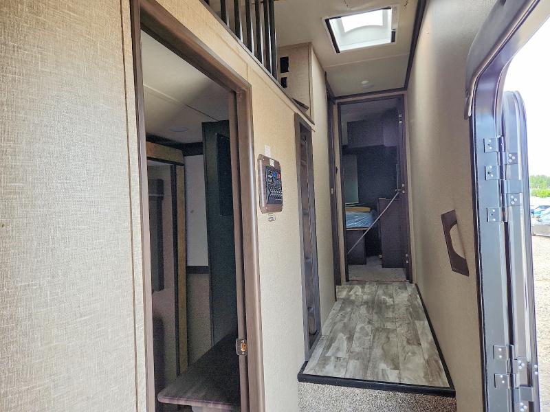 57005256 :رقم المزاد ، 573FR4226N9917381 vin ، 2022 Grand Desi Reflection مزاد بيع
