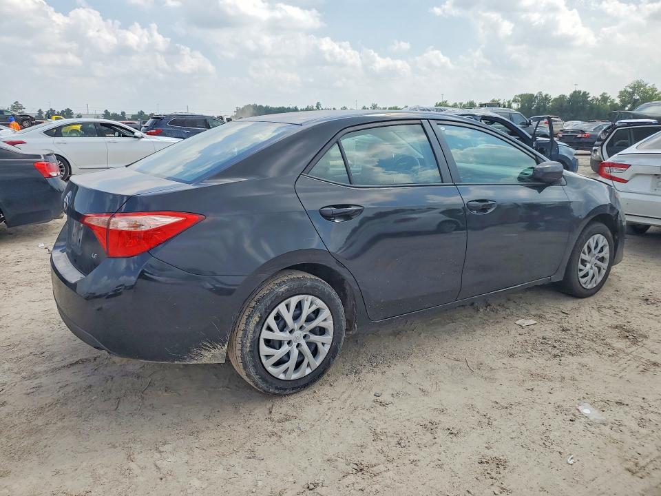 58032326 :رقم المزاد ، 5YFBURHE4JP810594 vin ، 2018 Toyota Corolla مزاد بيع
