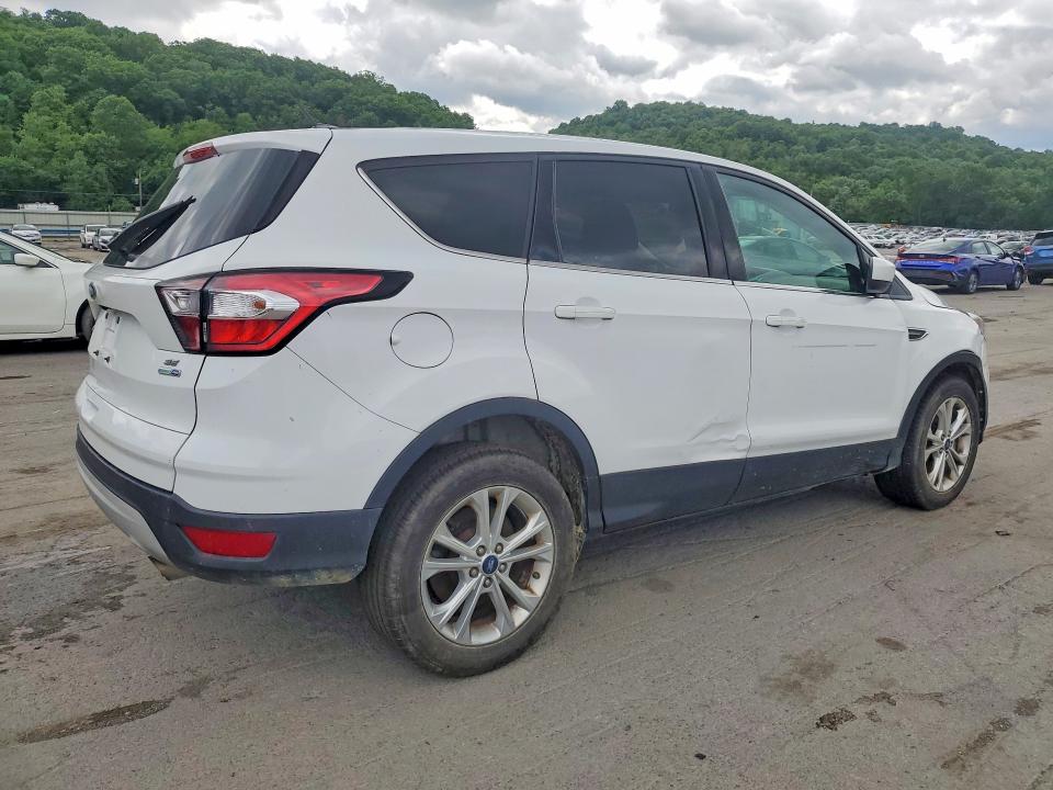 56712676 :رقم المزاد ، 1FMCU9GD2HUD35744 vin ، 2017 Ford Escape مزاد بيع