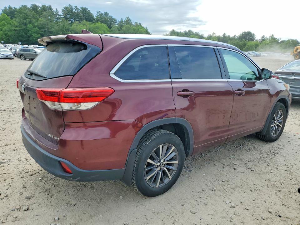 2017 Toyota Highlander მანქანა იყიდება აუქციონზე, vin: 5TDJZRFH6HS381437, აუქციონის ნომერი: 55946806