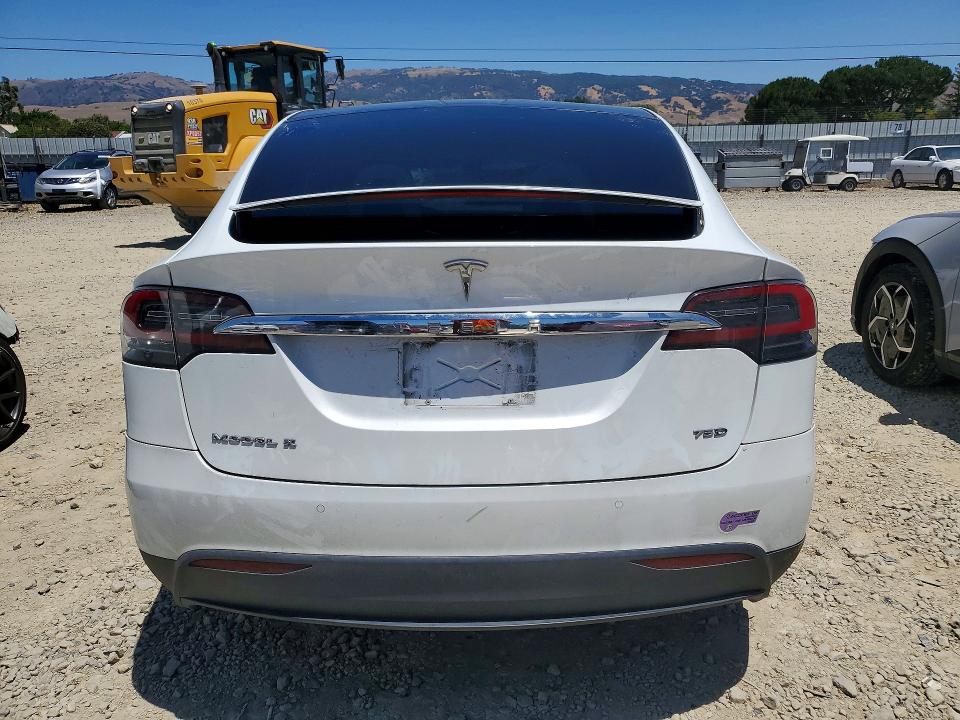 2018 Tesla Model X მანქანა იყიდება აუქციონზე, vin: 5YJXCBE28JF101270, აუქციონის ნომერი: 56129526