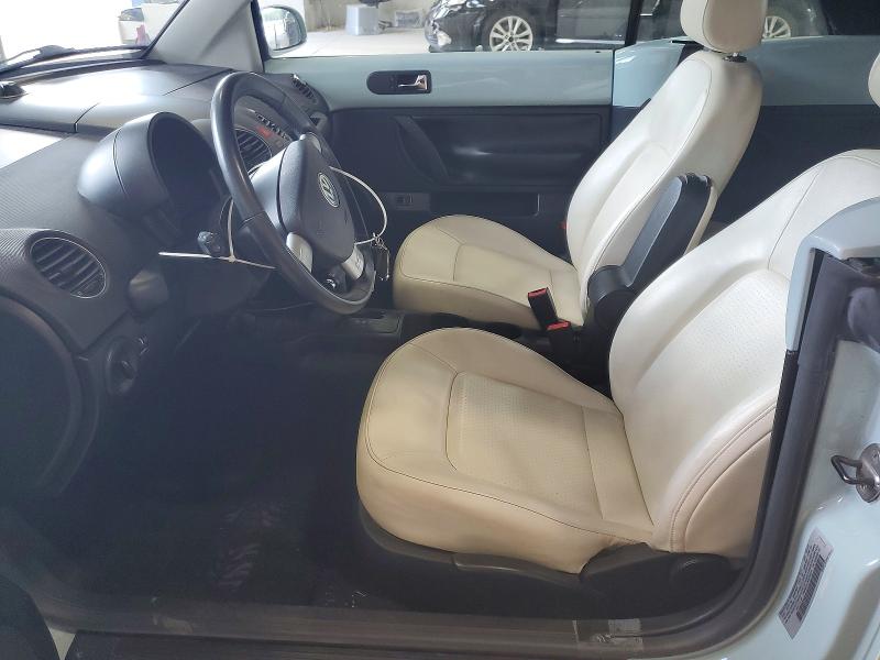 56679336 :رقم المزاد ، 3VWRW3AL9AM004933 vin ، 2010 Volkswagen New Beetle مزاد بيع