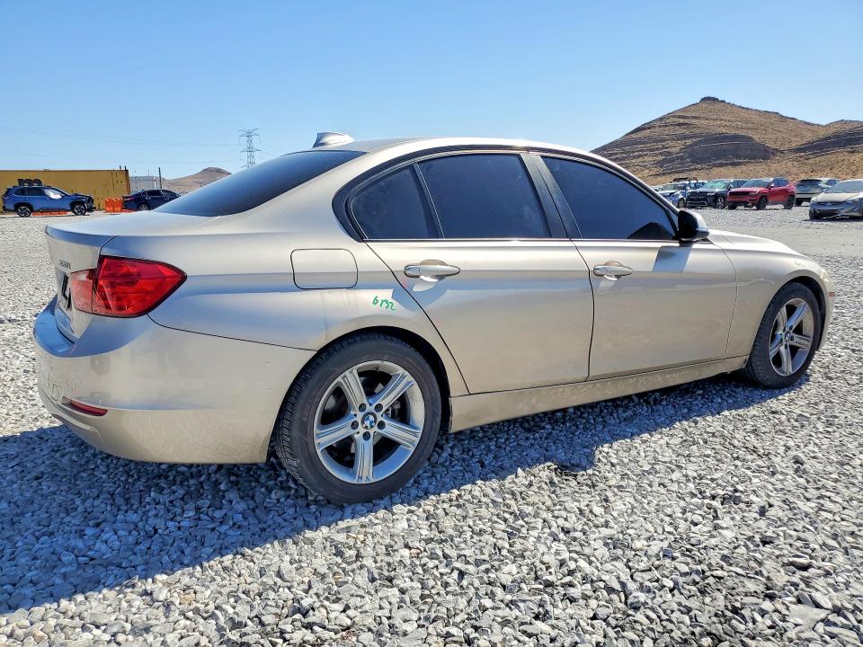 56361436 :رقم المزاد ، WBA3C1C57DF444994 vin ، 2013 Bmw 328 مزاد بيع