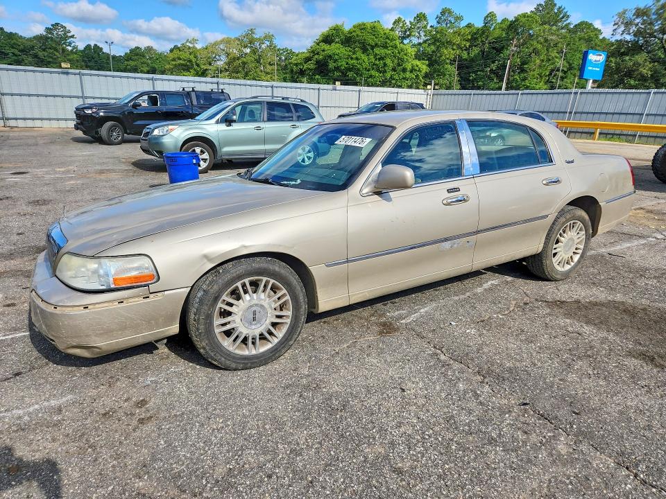 2011 Lincoln Town Car მანქანა იყიდება აუქციონზე, vin: 2LNBL8CVXBX761026, აუქციონის ნომერი: 57011476