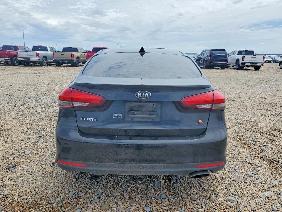 2018 Kia Forte მანქანა იყიდება აუქციონზე, vin: 3KPFL4A74JE226409, აუქციონის ნომერი: 56040136